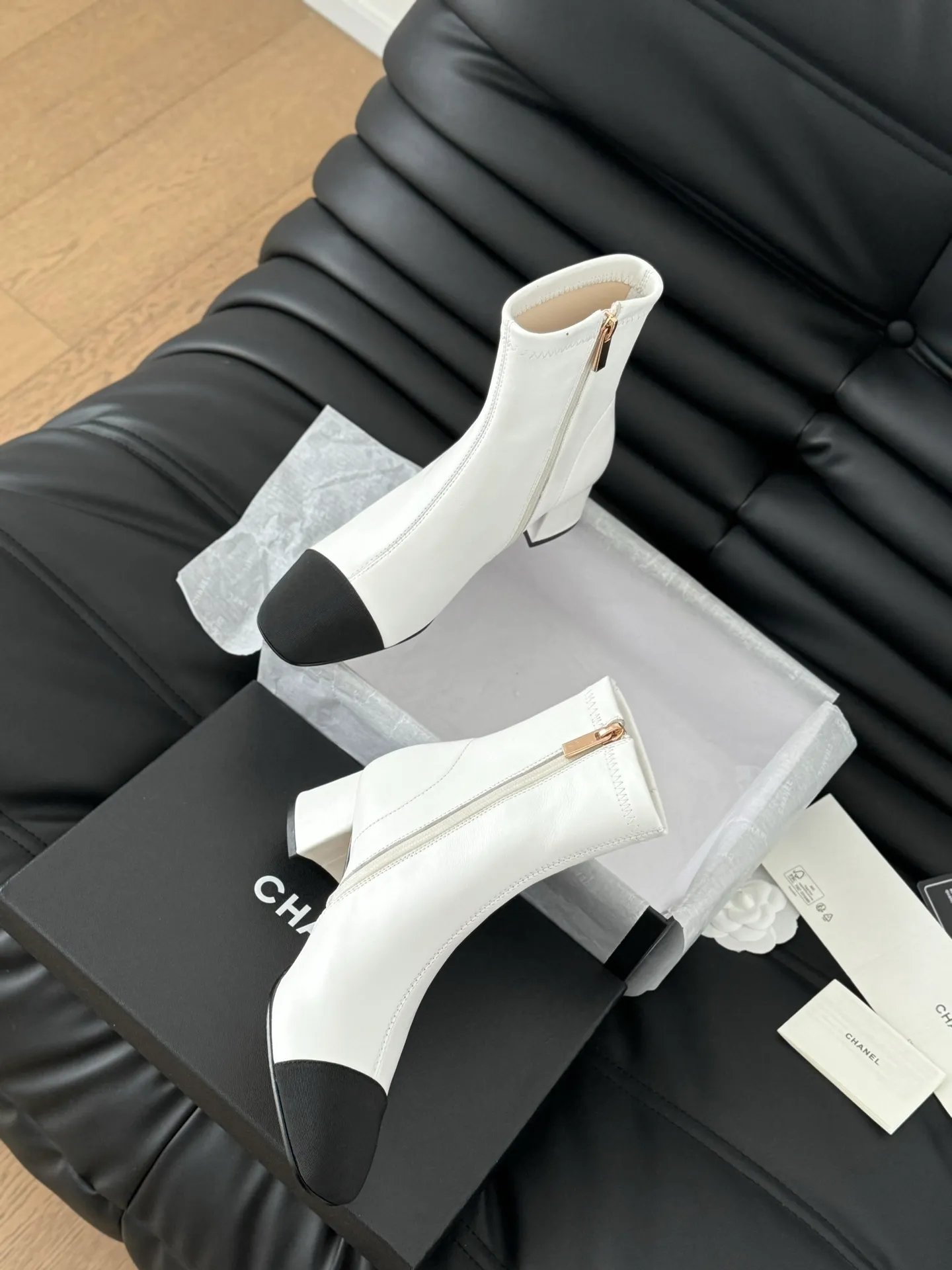 👟👟Ex-factory price 600👟👟 Purchasing-grade Chanel classic new elastic boots series! The leather texture is super good, and the upper is delicate ~ Calfskin upper, sheepskin lining, original outsole! Size:35-39 Other sizes are determined